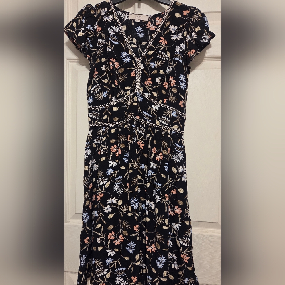 Loft Women's Midi Dress Short Sleeve, V-Neck, Romantic Floral Print. Size 2